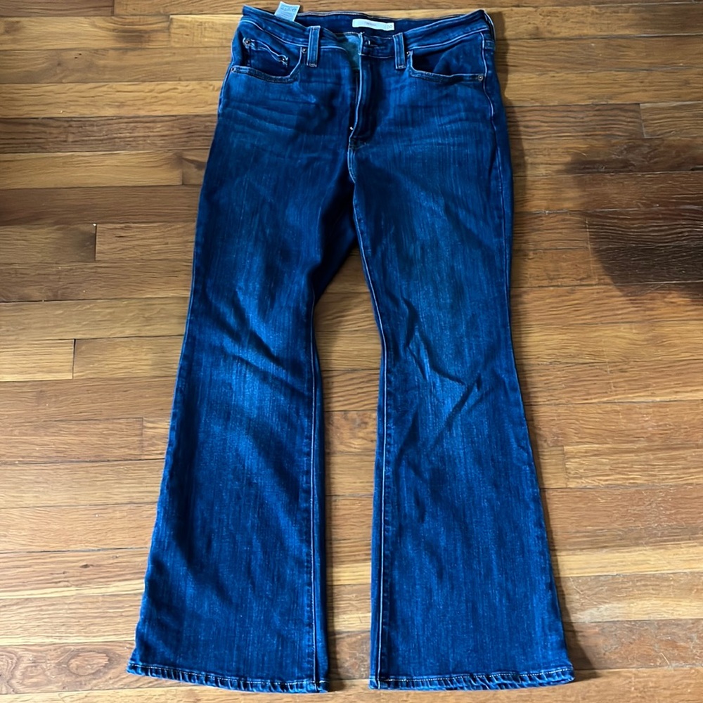 NWOT Levi’s Flare Jeans